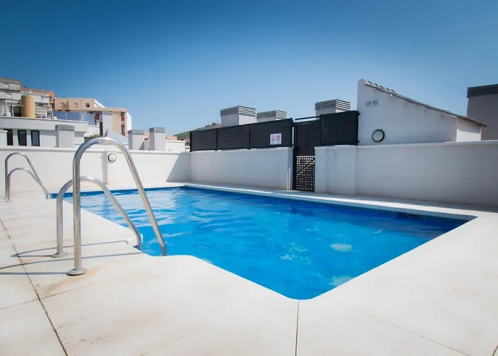 Holidays2Malaga Refino Pool And Parking